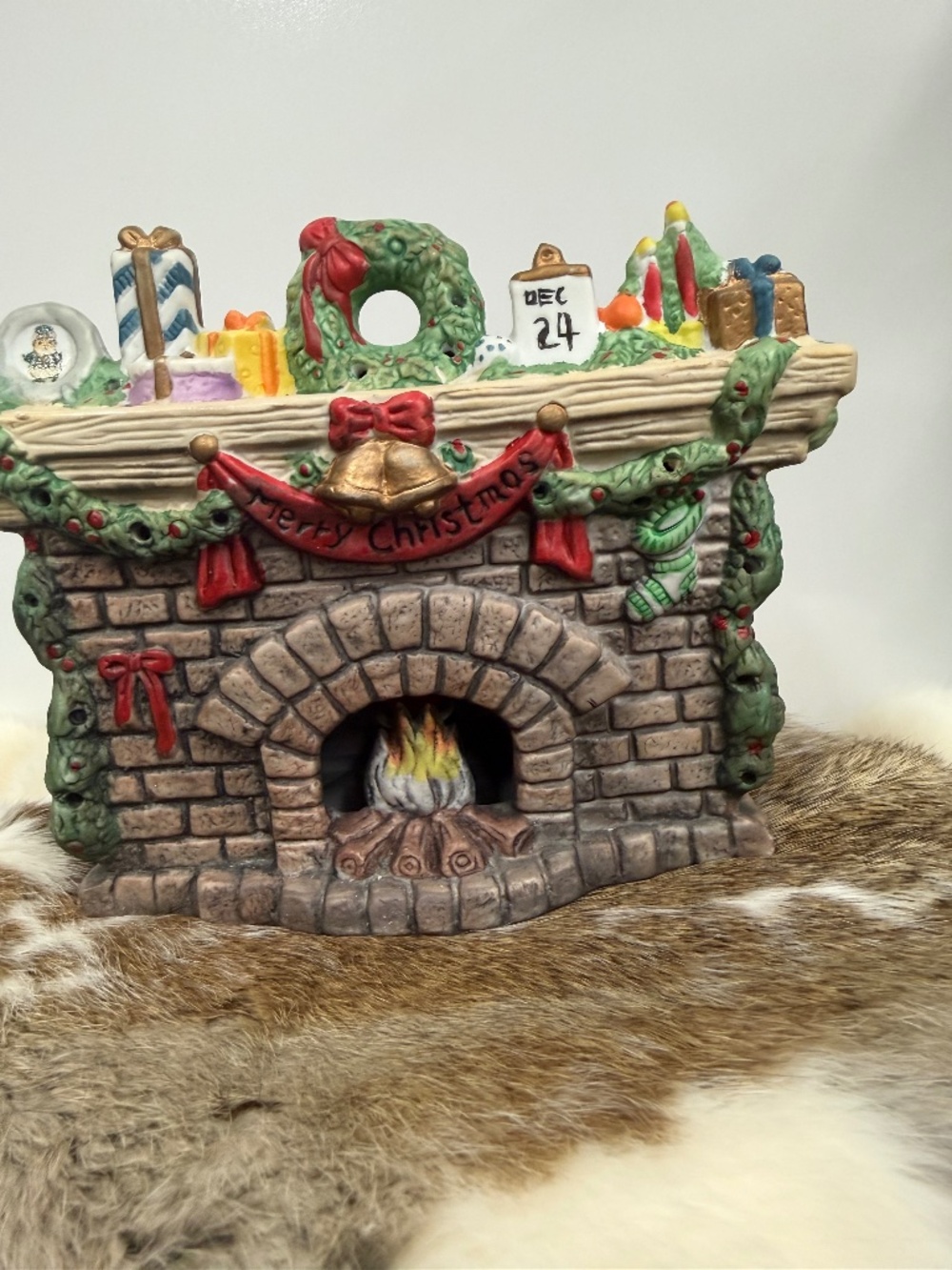 Vintage Christmas Fireplace- EJ696